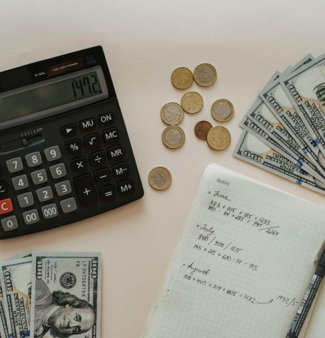 Free compound interest calculator showing savings growth chart 2026