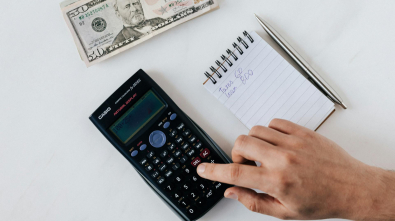 Free discount calculator showing sale price, total savings and out-the-door price with tax