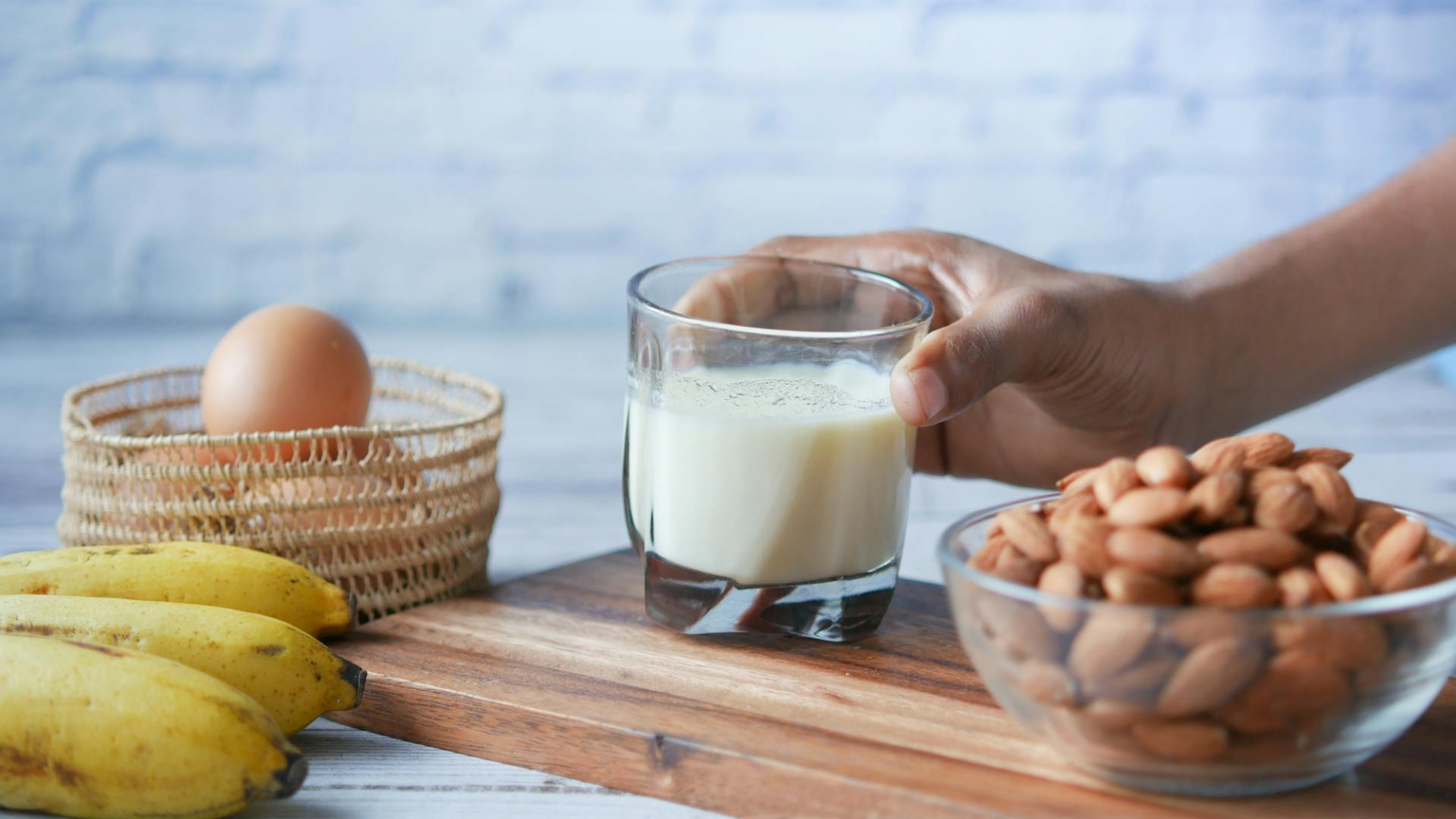 Free macro calculator showing daily protein, carbs and fat in grams and calories