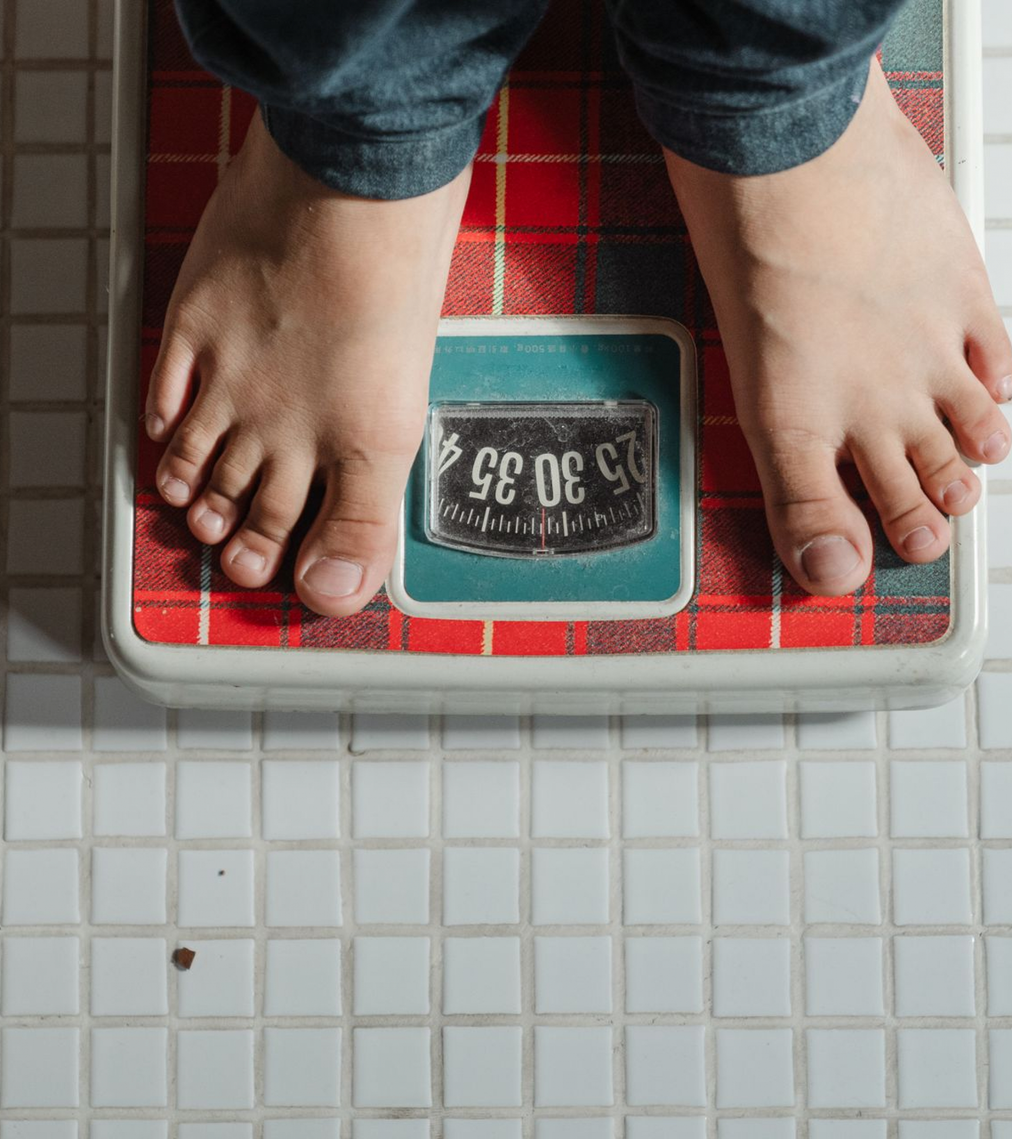 Free ideal weight calculator estimating healthy weight for height using four formulas