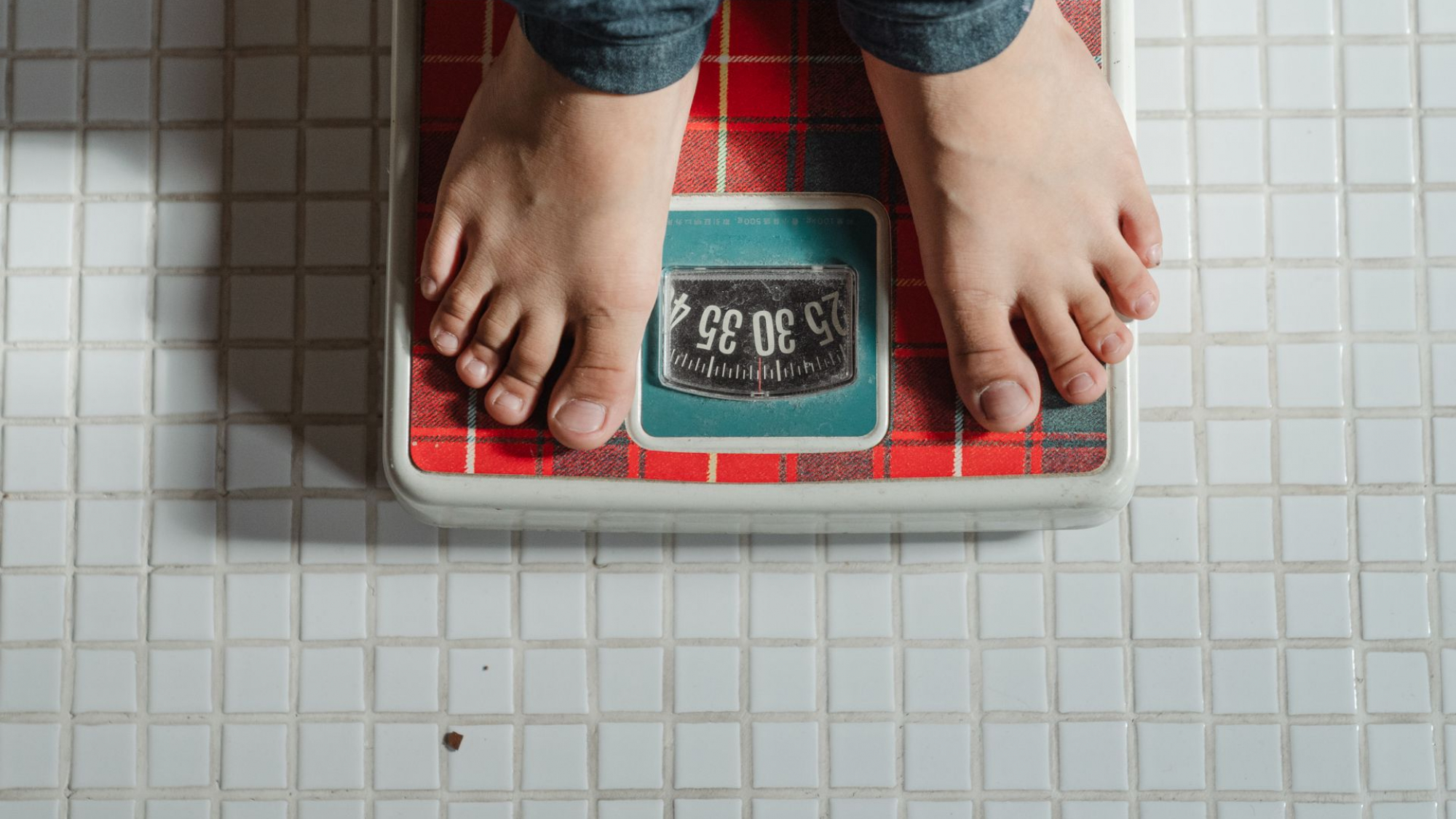 Free ideal weight calculator estimating healthy weight for height using four formulas