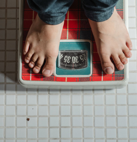 Free ideal weight calculator estimating healthy weight for height using four formulas